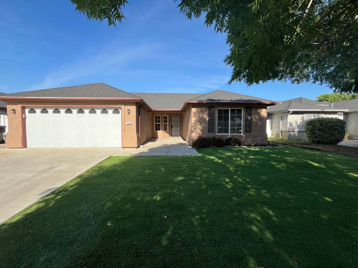 House for rent at 1030 S Vista St, Visalia, CA 93292