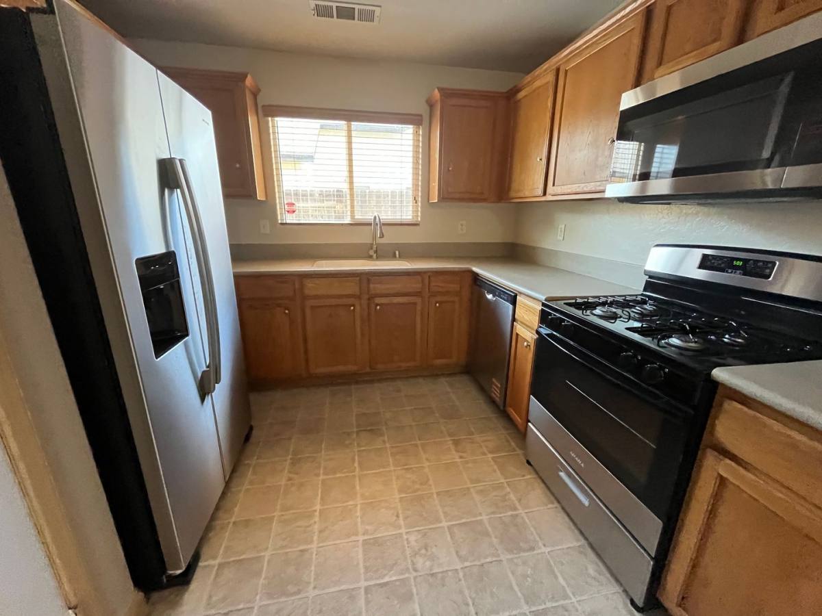 House for rent at 1030 S Vista St, Visalia, CA 93292