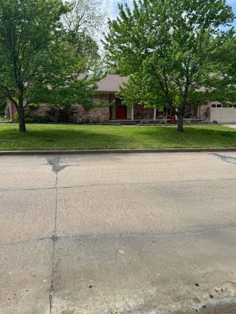 House for rent at 1217 SE Greystone Ave, Bartlesville, OK 74003