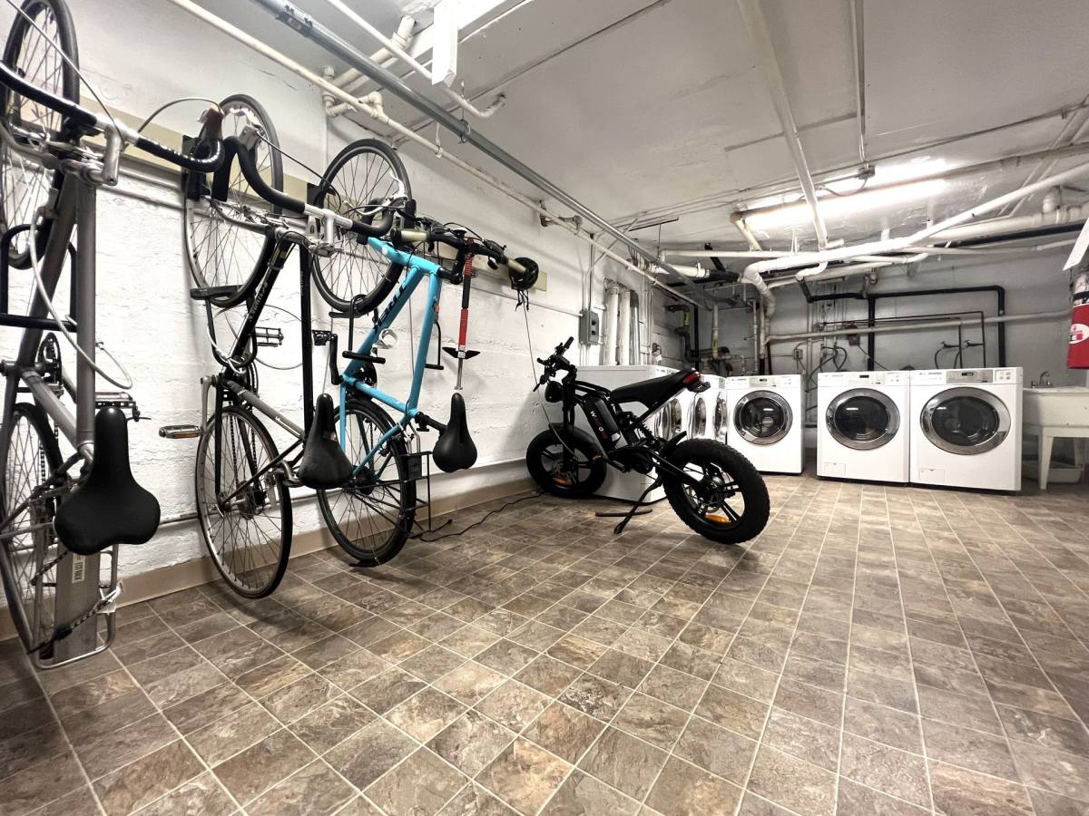 Apartment for rent at 606 19th Ave E, Seattle, WA 98112