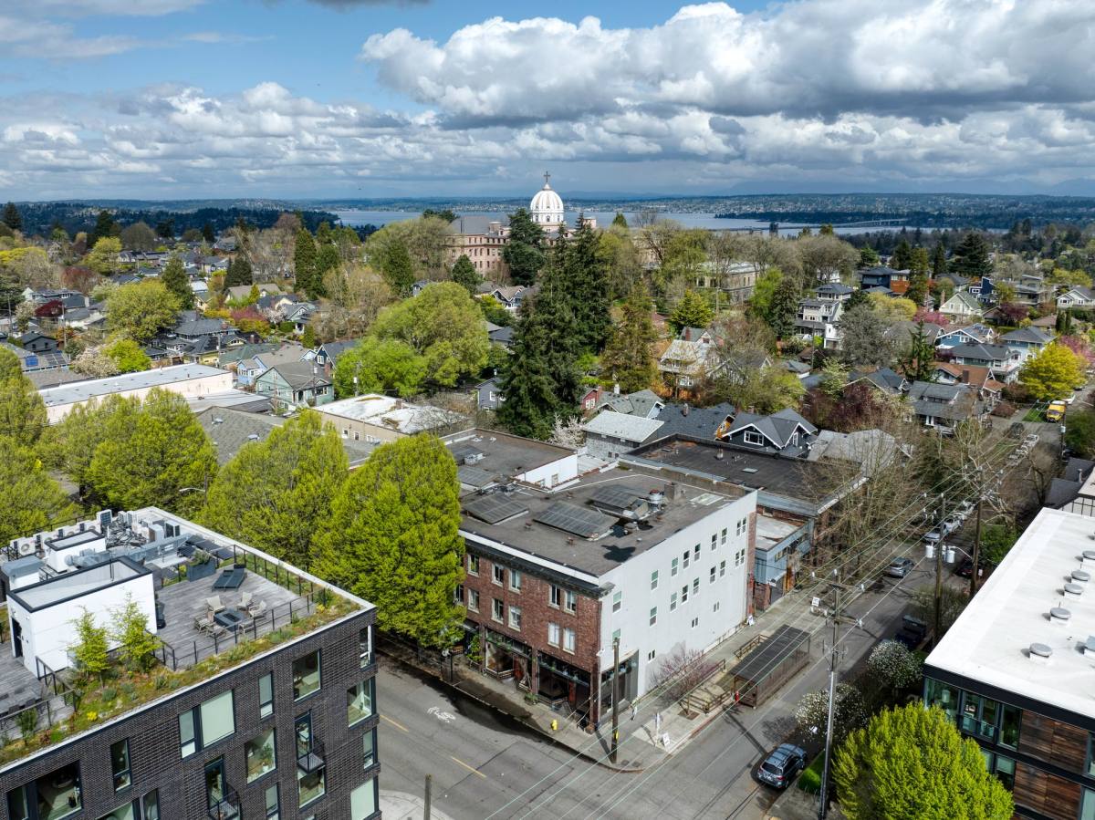 Apartment for rent at 606 19th Ave E, Seattle, WA 98112