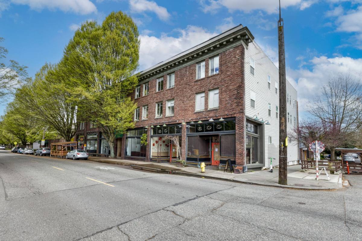Apartment for rent at 606 19th Ave E, Seattle, WA 98112