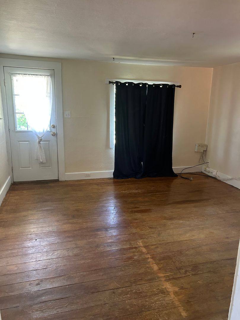 House for rent at 1007 Walker St, Wenatchee, WA 98801