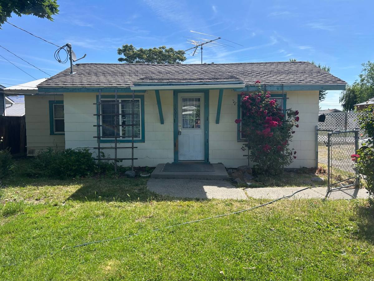House for rent at 1007 Walker St, Wenatchee, WA 98801