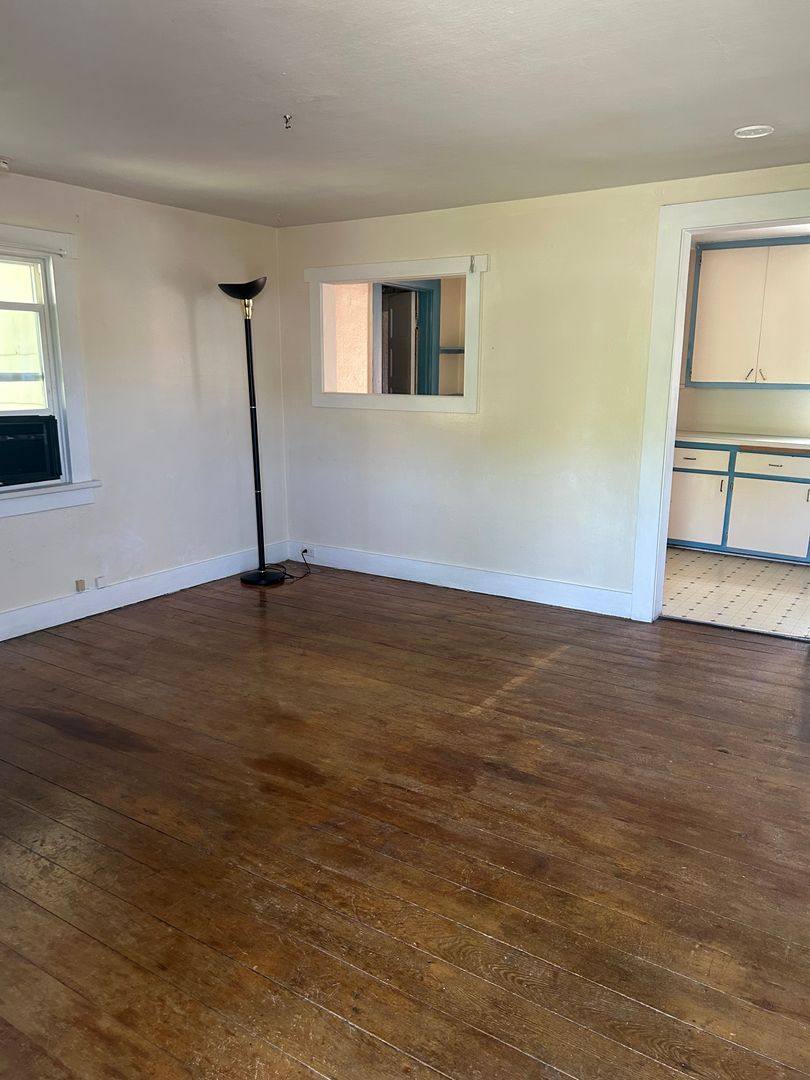 House for rent at 1007 Walker St, Wenatchee, WA 98801