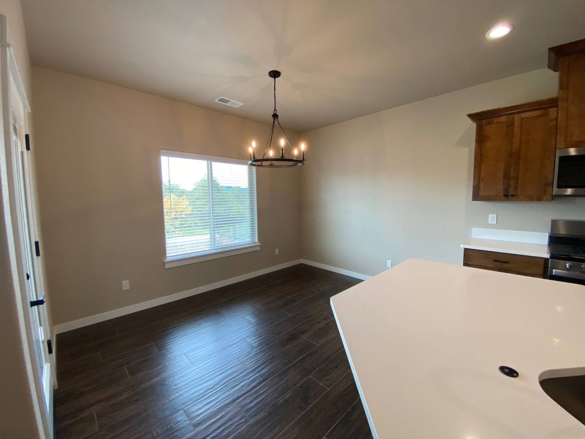 House for rent at 909 Durham Ave, Sutherlin, OR 97479
