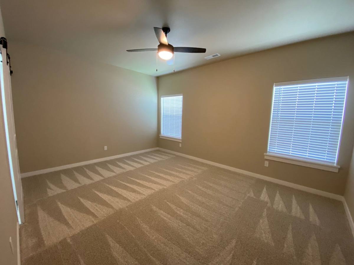 House for rent at 909 Durham Ave, Sutherlin, OR 97479