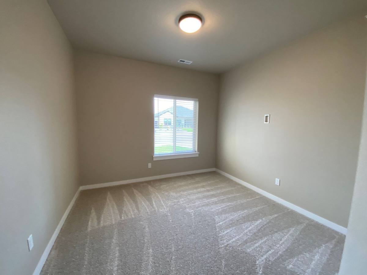 House for rent at 909 Durham Ave, Sutherlin, OR 97479