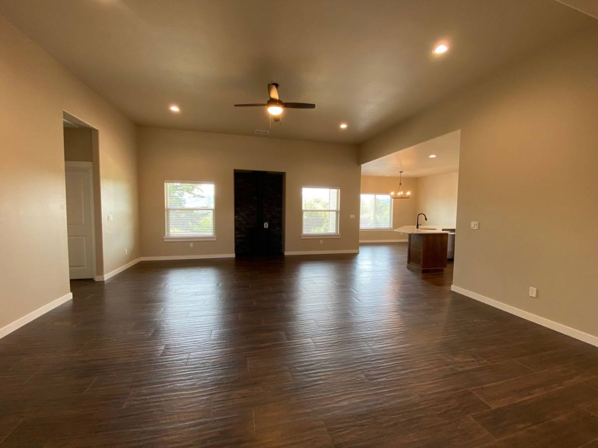 House for rent at 909 Durham Ave, Sutherlin, OR 97479