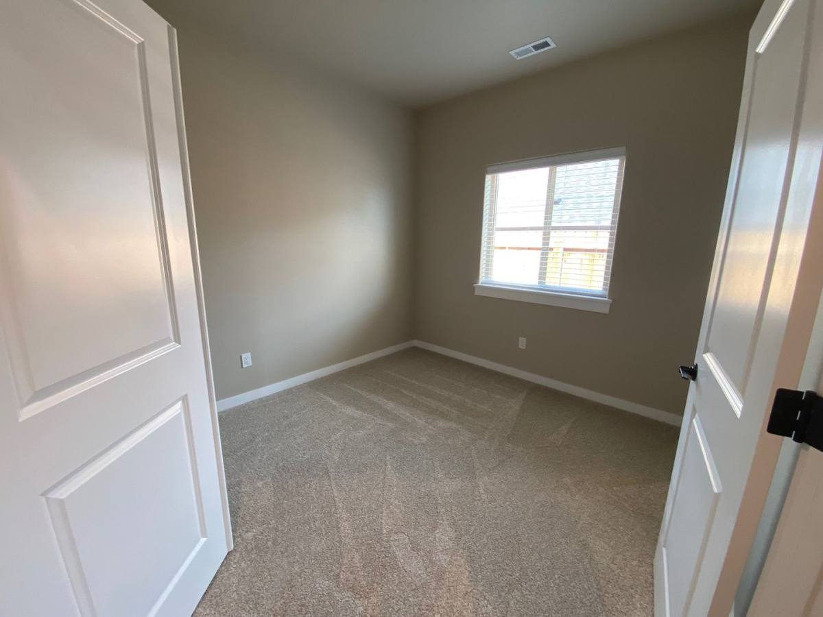House for rent at 909 Durham Ave, Sutherlin, OR 97479