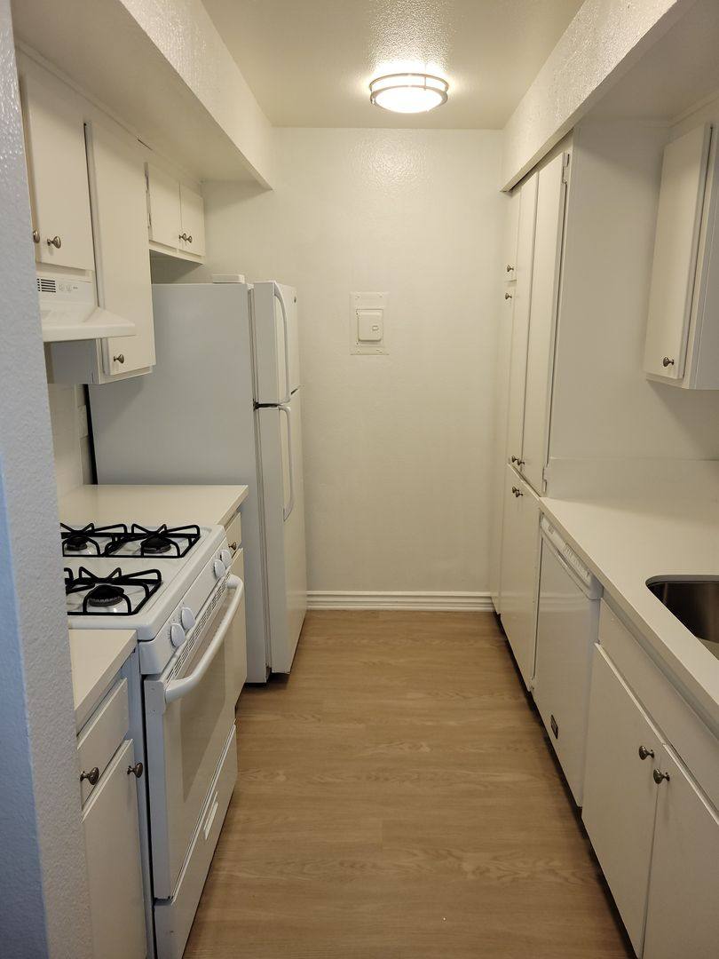 Apartment for rent at 432 11th St, Hermosa Beach, CA 90254