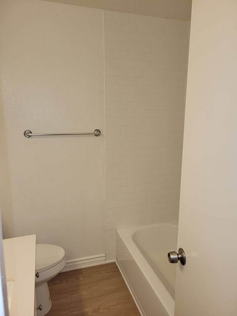 Apartment for rent at 432 11th St, Hermosa Beach, CA 90254