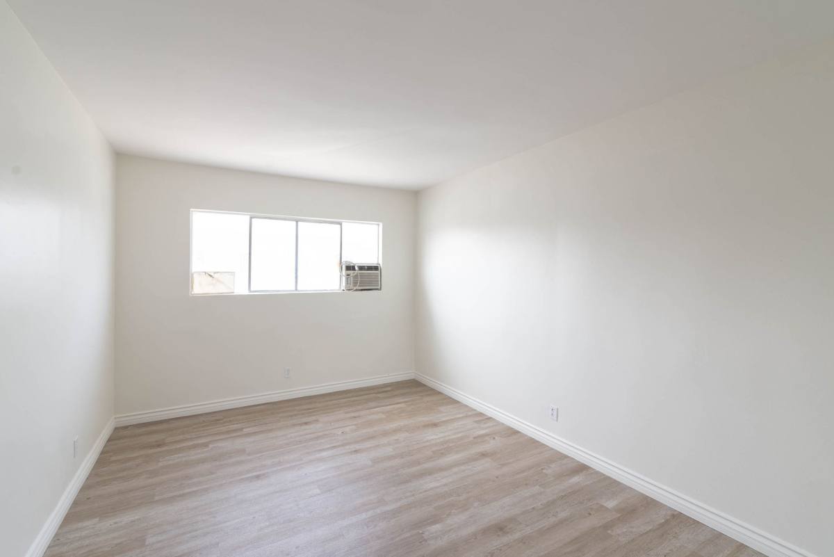 Apartment for rent at 9215 Sepulveda Blvd, North Hills, CA 91343