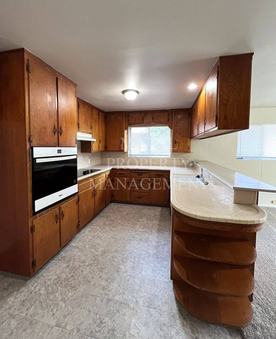 House for rent at 1701 Linwood Dr, Modesto, CA 95350