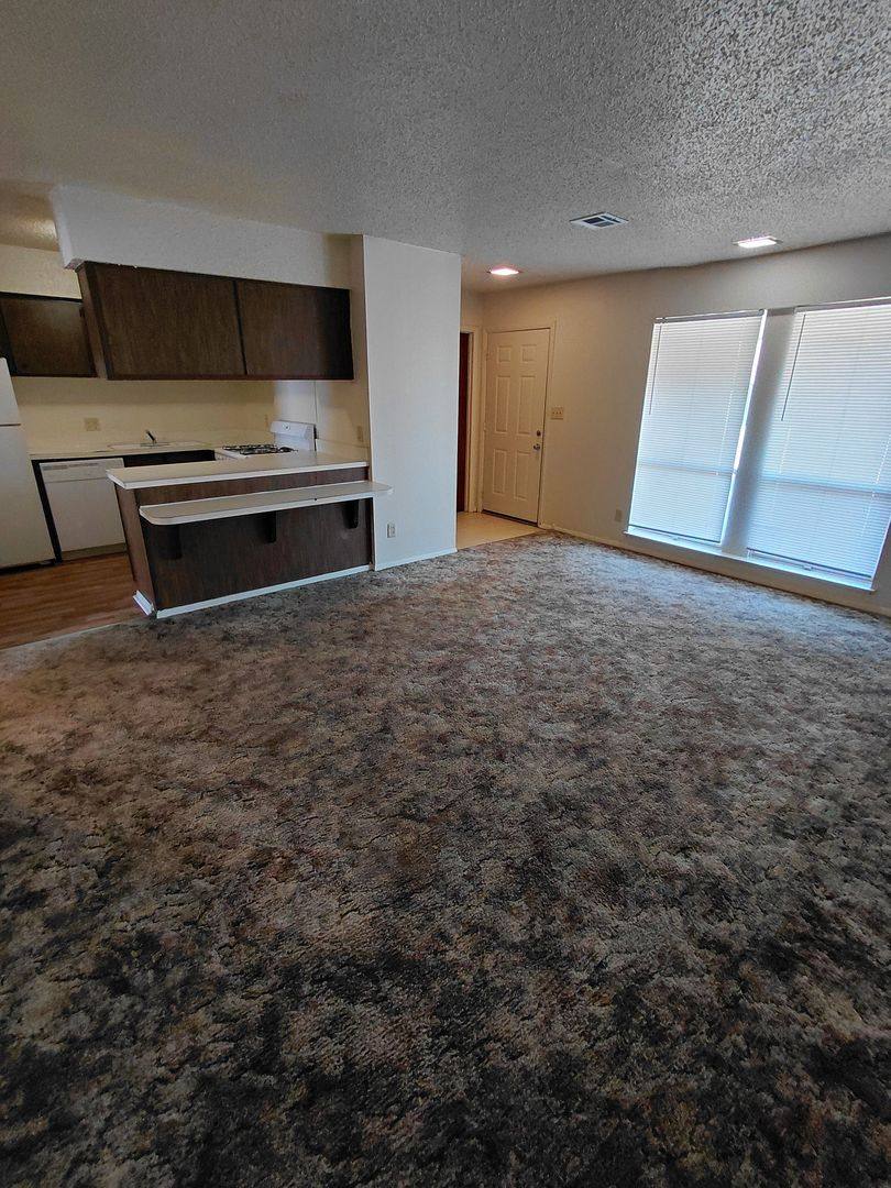 Apartment for rent at 2201 N 14th St, Ponca City, OK 74601