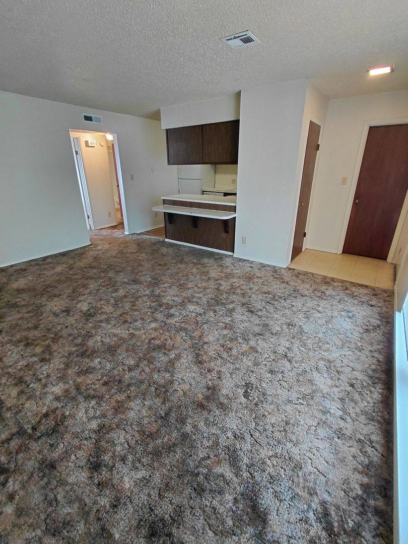 Apartment for rent at 2201 N 14th St, Ponca City, OK 74601