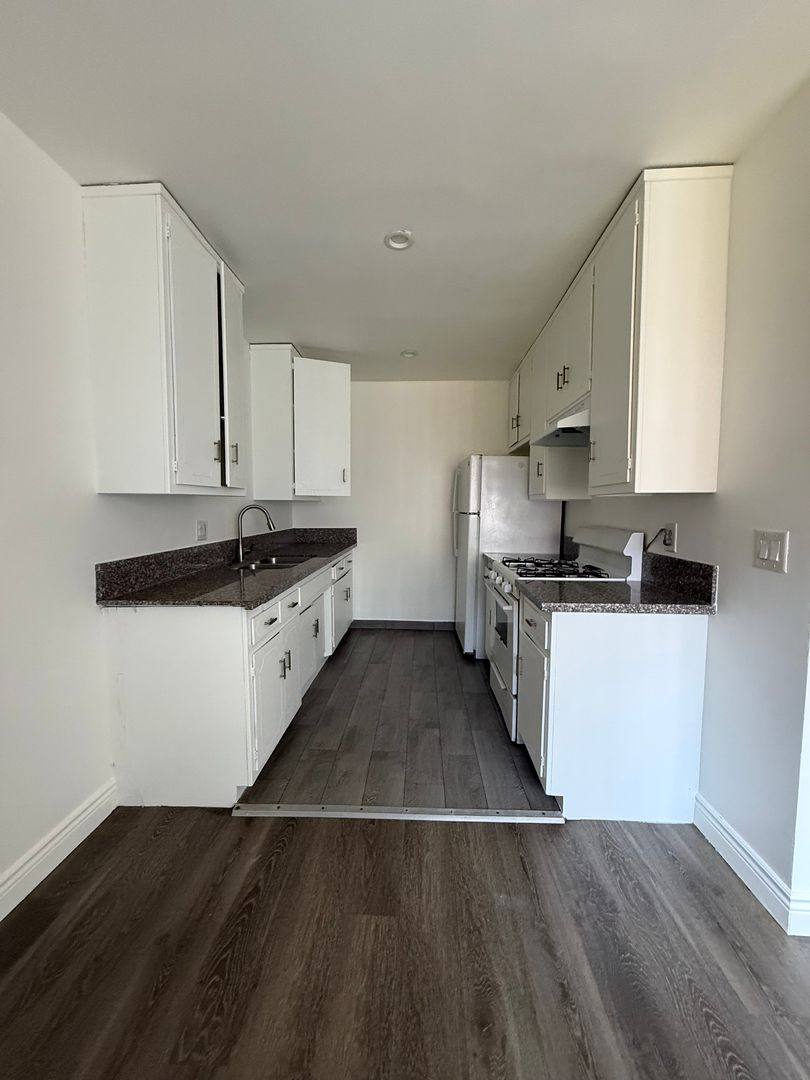 Apartment for rent at 1435 S Mansfield Ave, Los Angeles, CA 90019