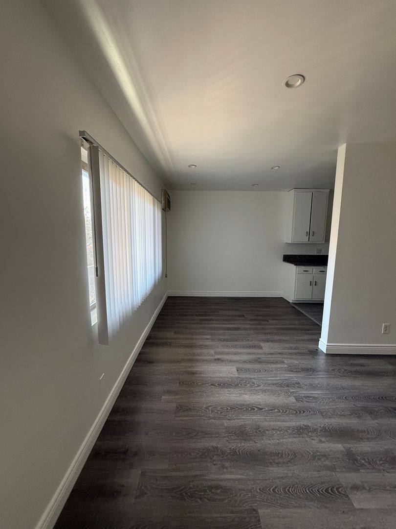 Apartment for rent at 1435 S Mansfield Ave, Los Angeles, CA 90019