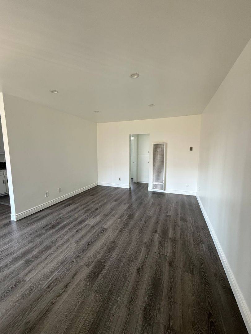 Apartment for rent at 1435 S Mansfield Ave, Los Angeles, CA 90019