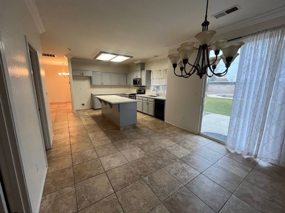 House for rent at 11515 Presidential Rd, Bakersfield, CA 93312