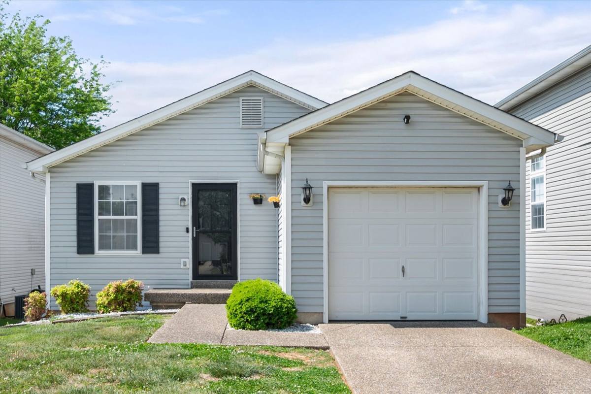 House for rent at 4429 Baygarden Court, Louisville, KY 40245