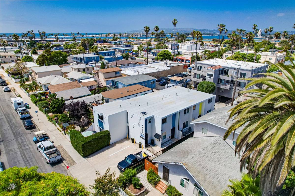 Townhouse for rent at 4938 Muir Ave, San Diego, CA 92107