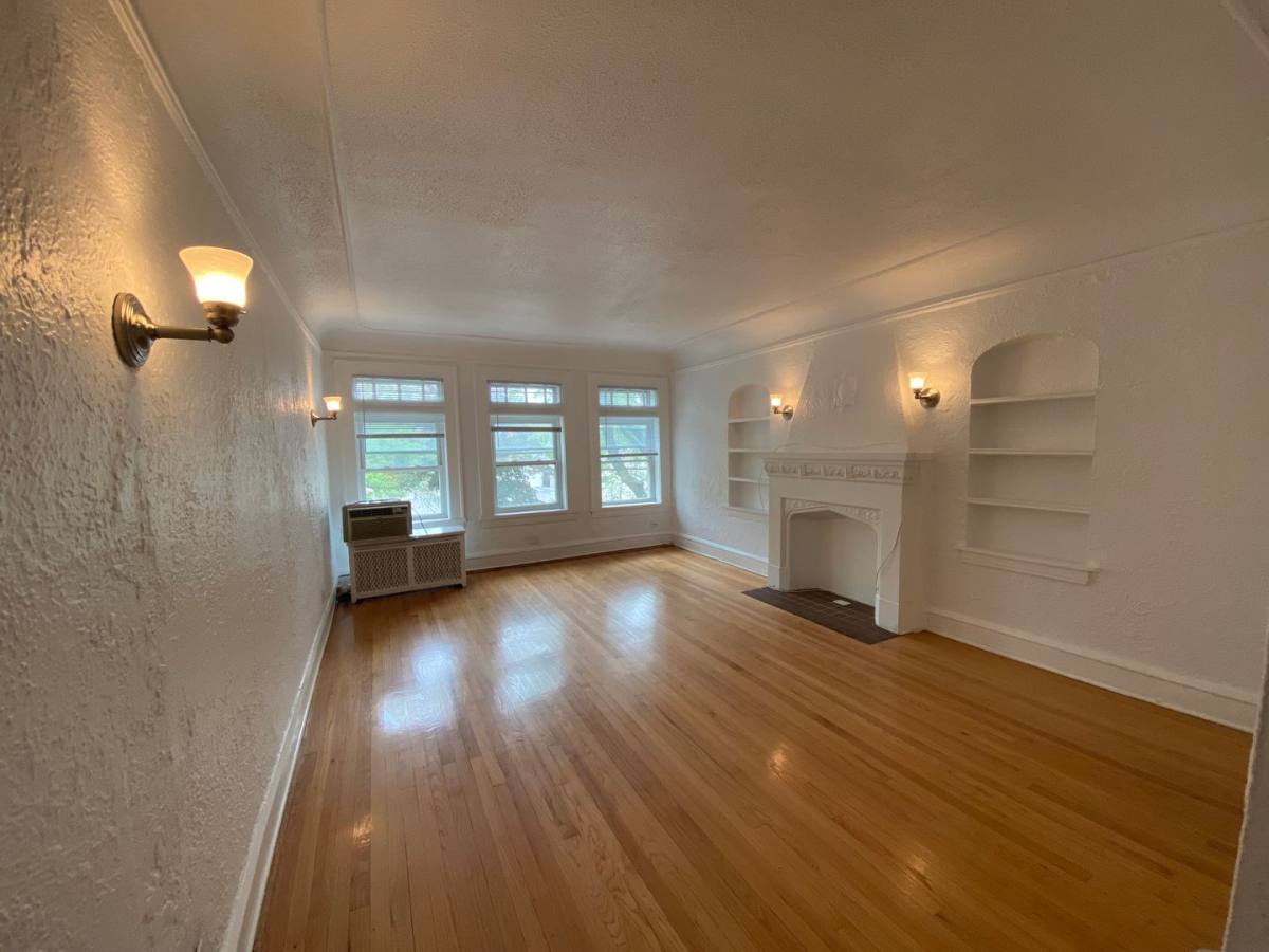 Apartment for rent at 6301-05 N Washtenaw Ave, Chicago, IL 60659