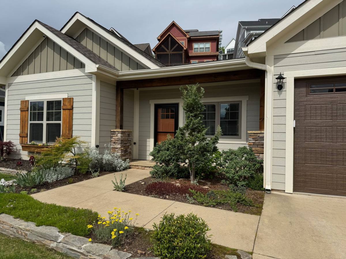 House for rent at 121 Chepstow Place, Black Mountain, NC 28711