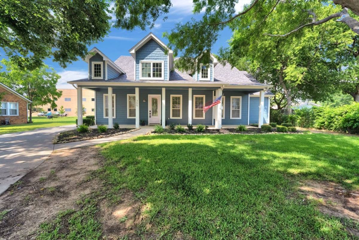House for rent at 305 Main St, Roanoke, TX 76262