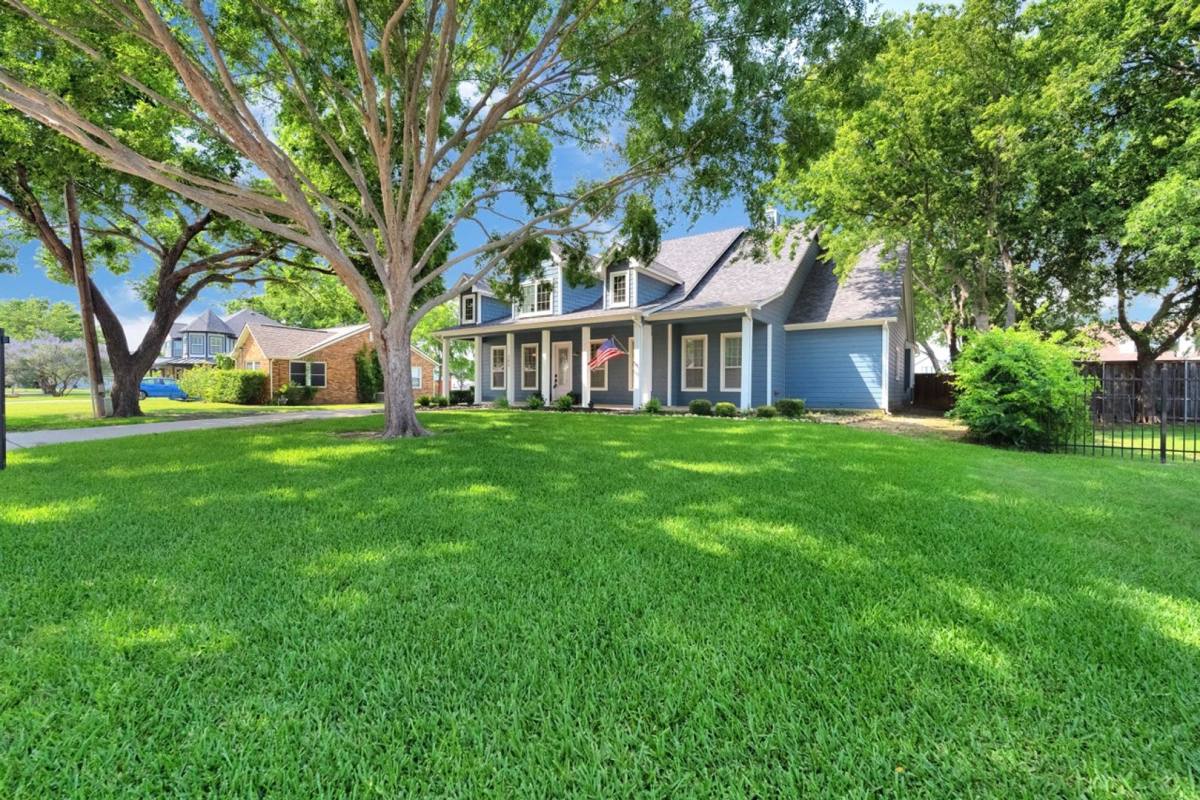 House for rent at 305 Main St, Roanoke, TX 76262