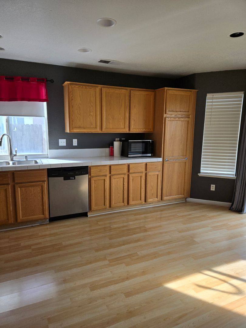 House for rent at 647 Vista Court, Lemoore, CA 93245