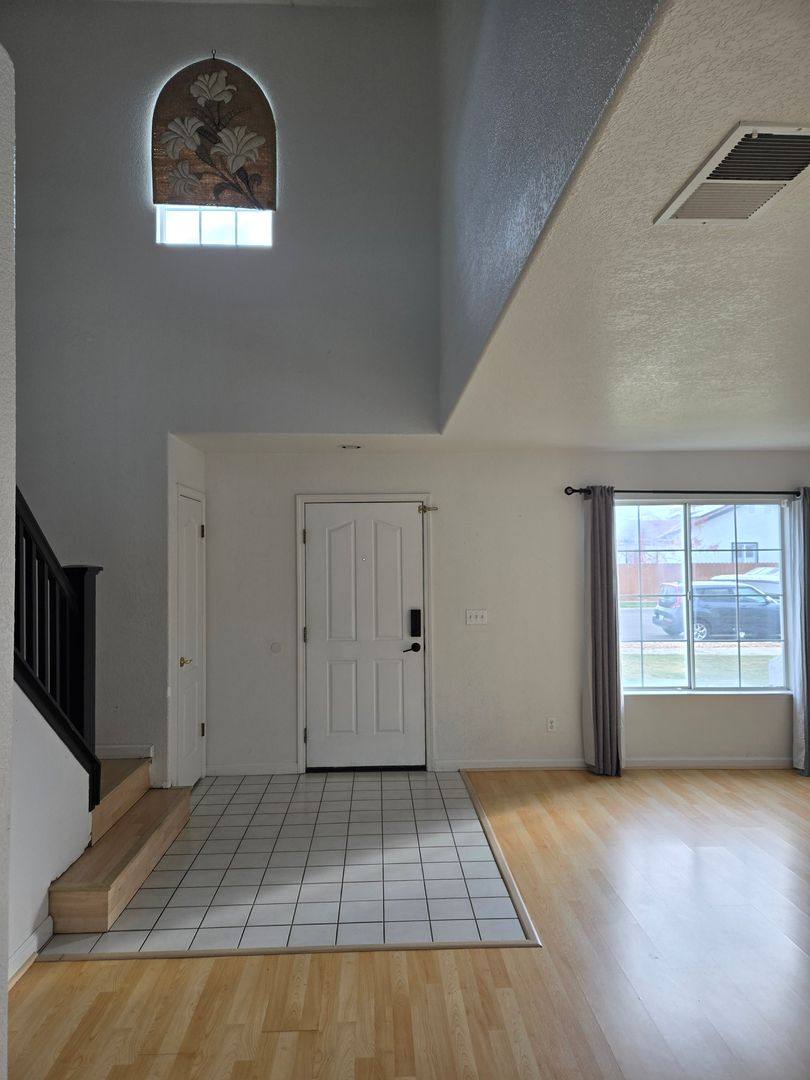 House for rent at 647 Vista Court, Lemoore, CA 93245