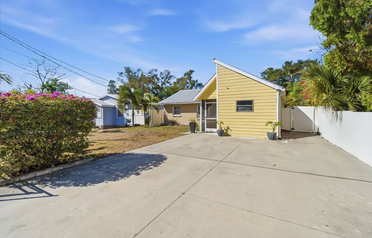 House for rent at 305 N Conrad Ave, Sarasota, FL 34237