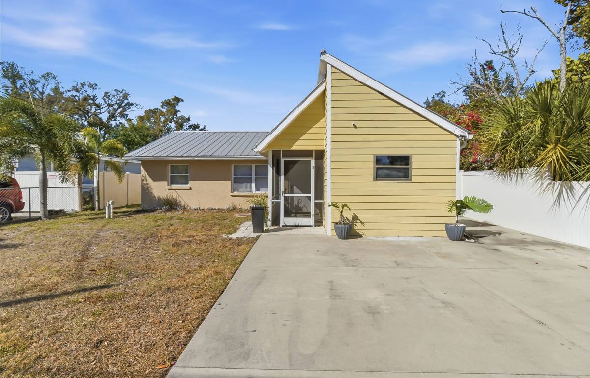 House for rent at 305 N Conrad Ave, Sarasota, FL 34237