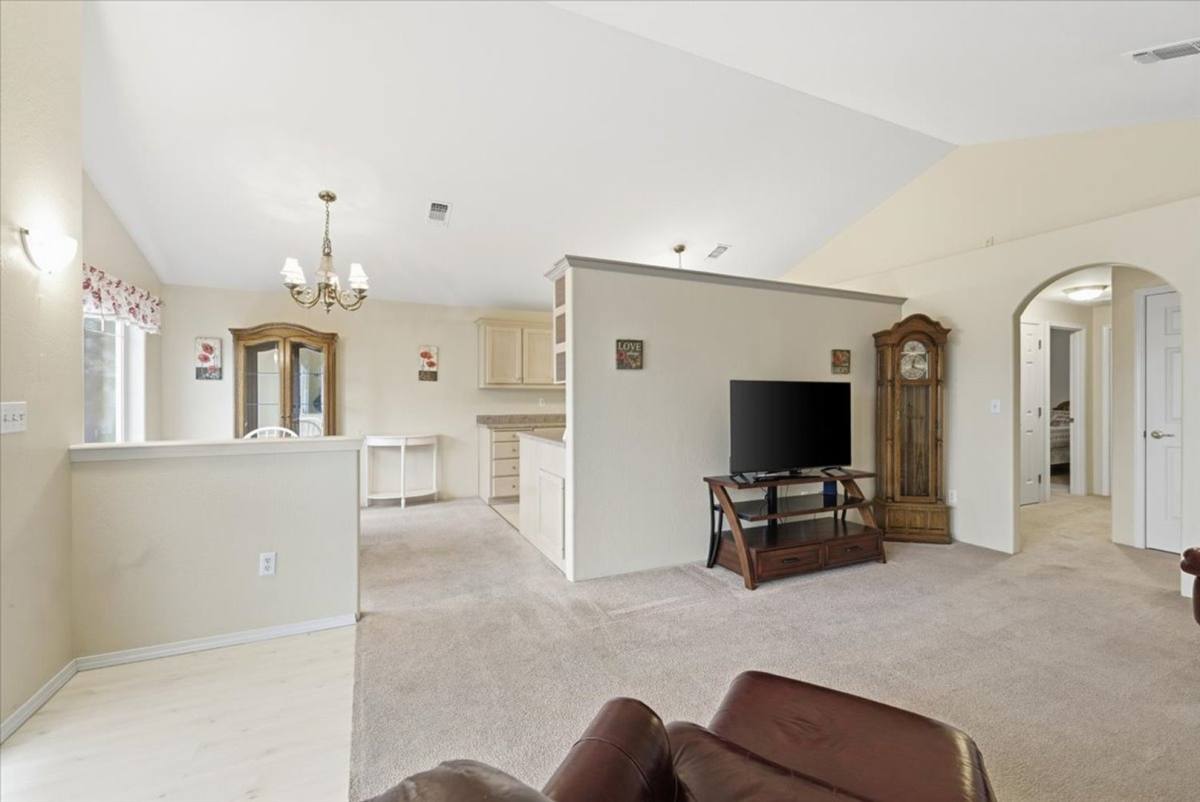 House for rent at 471 Scottsdale Circle, Medford, OR 97504