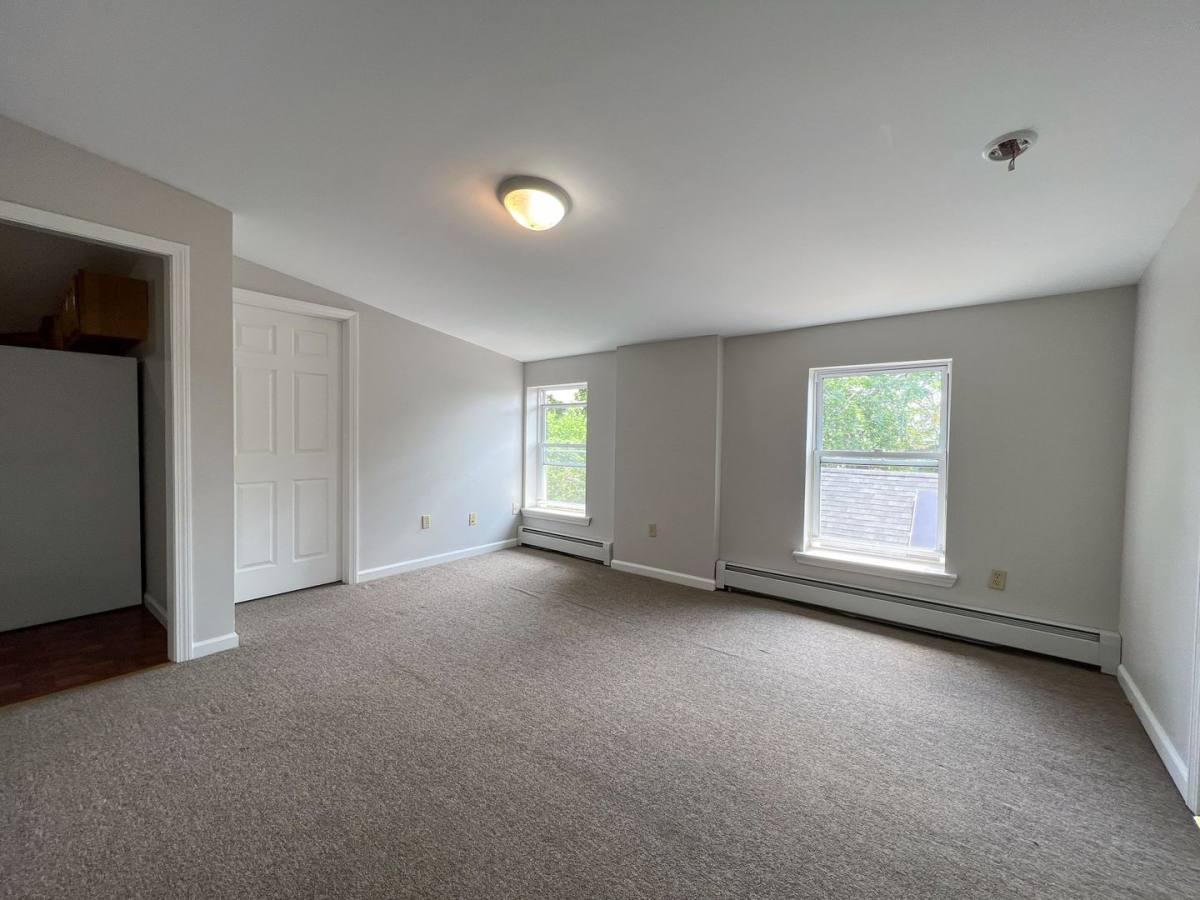 Apartment for rent at 16-18 Elmer St, Hartford, CT 06120