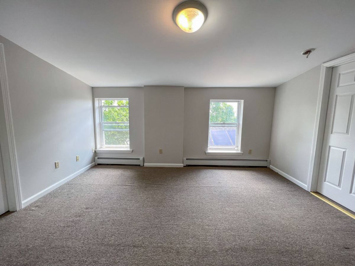 Apartment for rent at 16-18 Elmer St, Hartford, CT 06120
