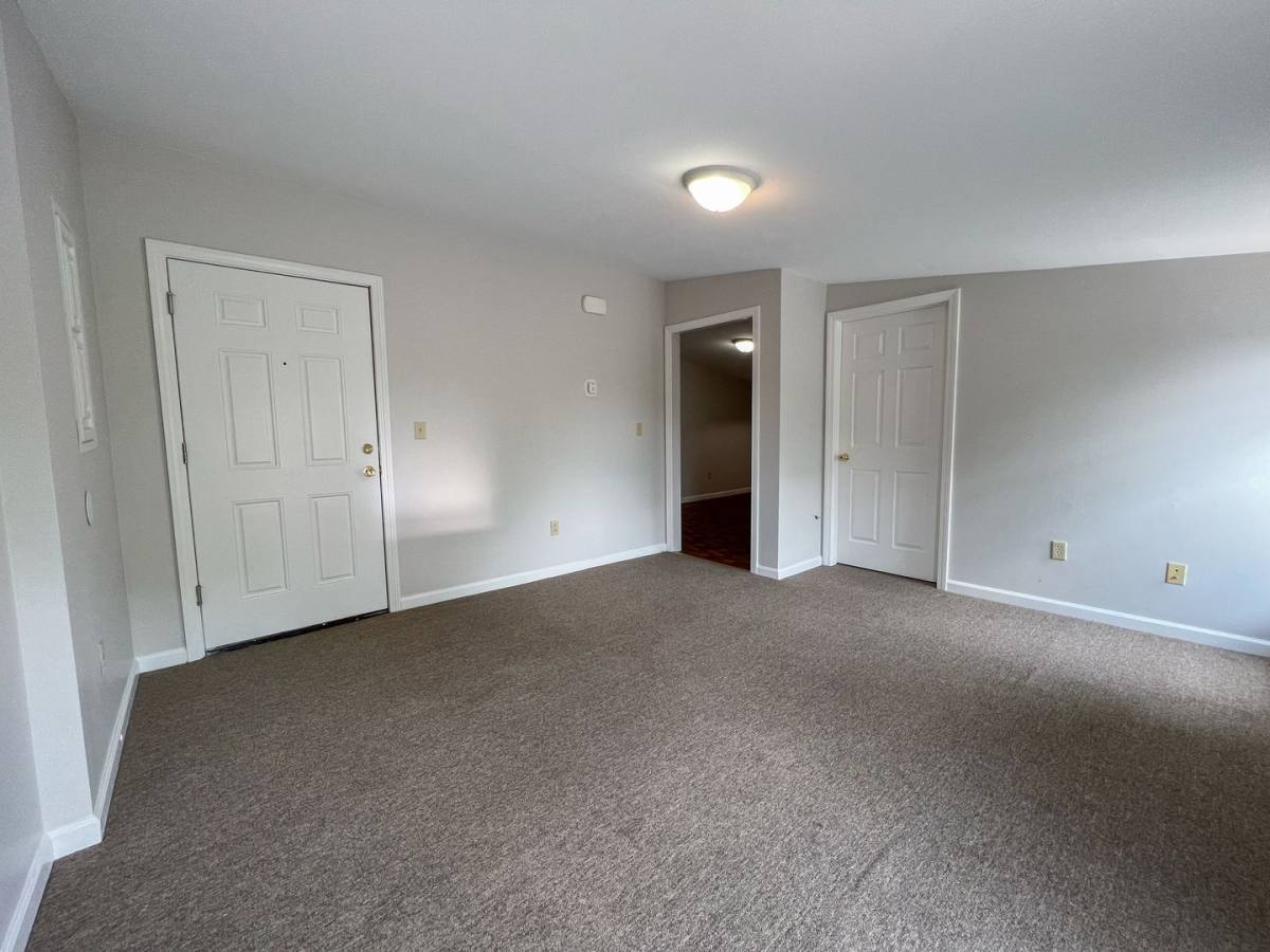 Apartment for rent at 16-18 Elmer St, Hartford, CT 06120