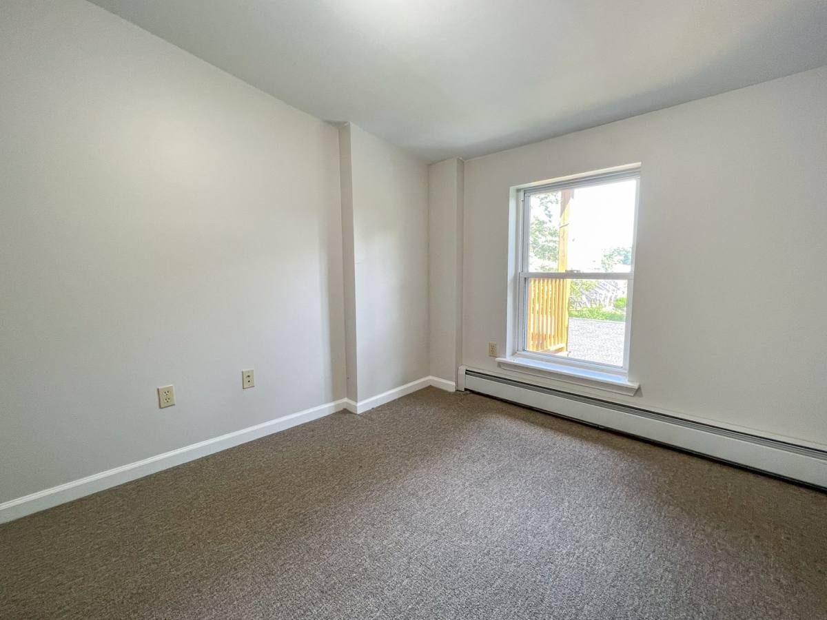 Apartment for rent at 16-18 Elmer St, Hartford, CT 06120