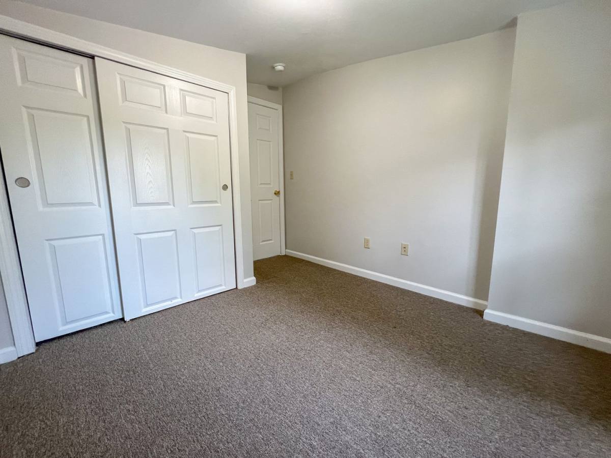 Apartment for rent at 16-18 Elmer St, Hartford, CT 06120