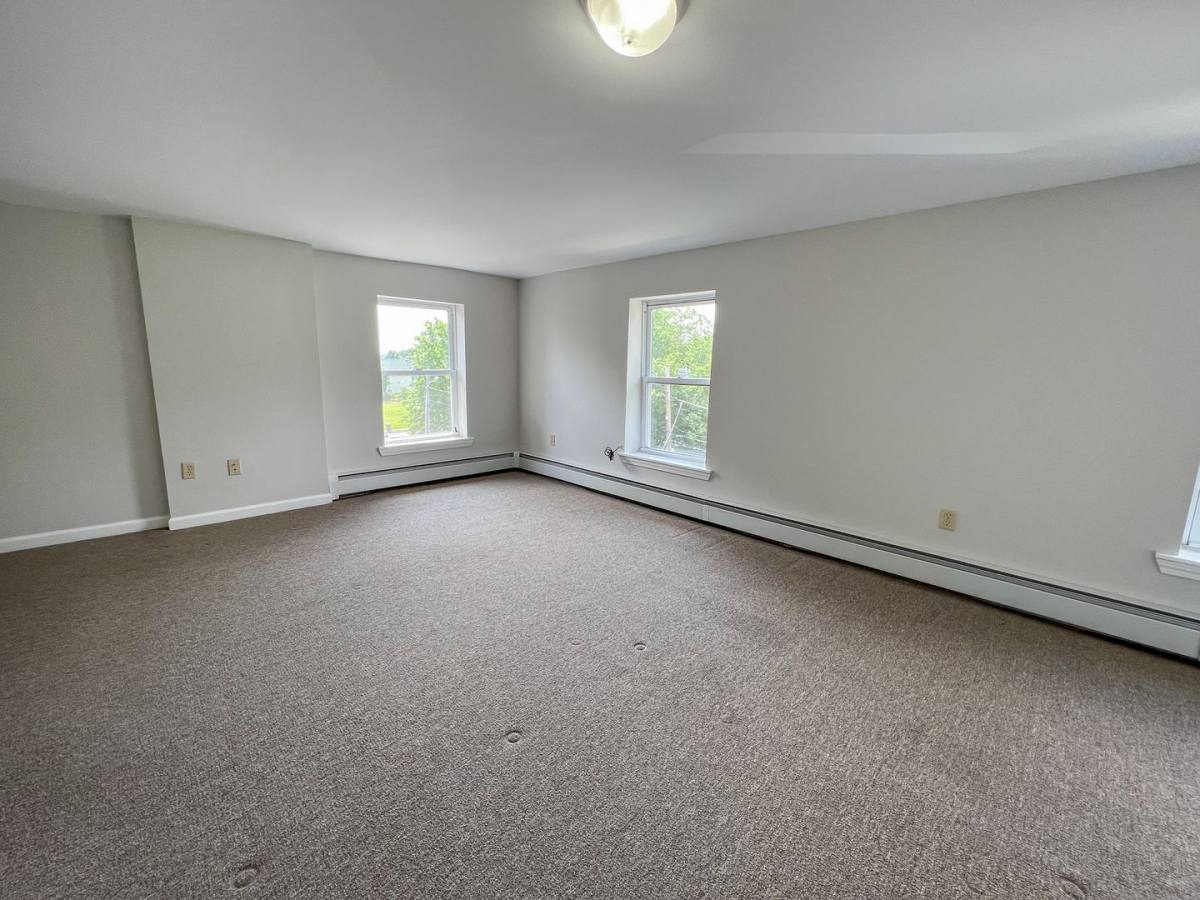 Apartment for rent at 16-18 Elmer St, Hartford, CT 06120