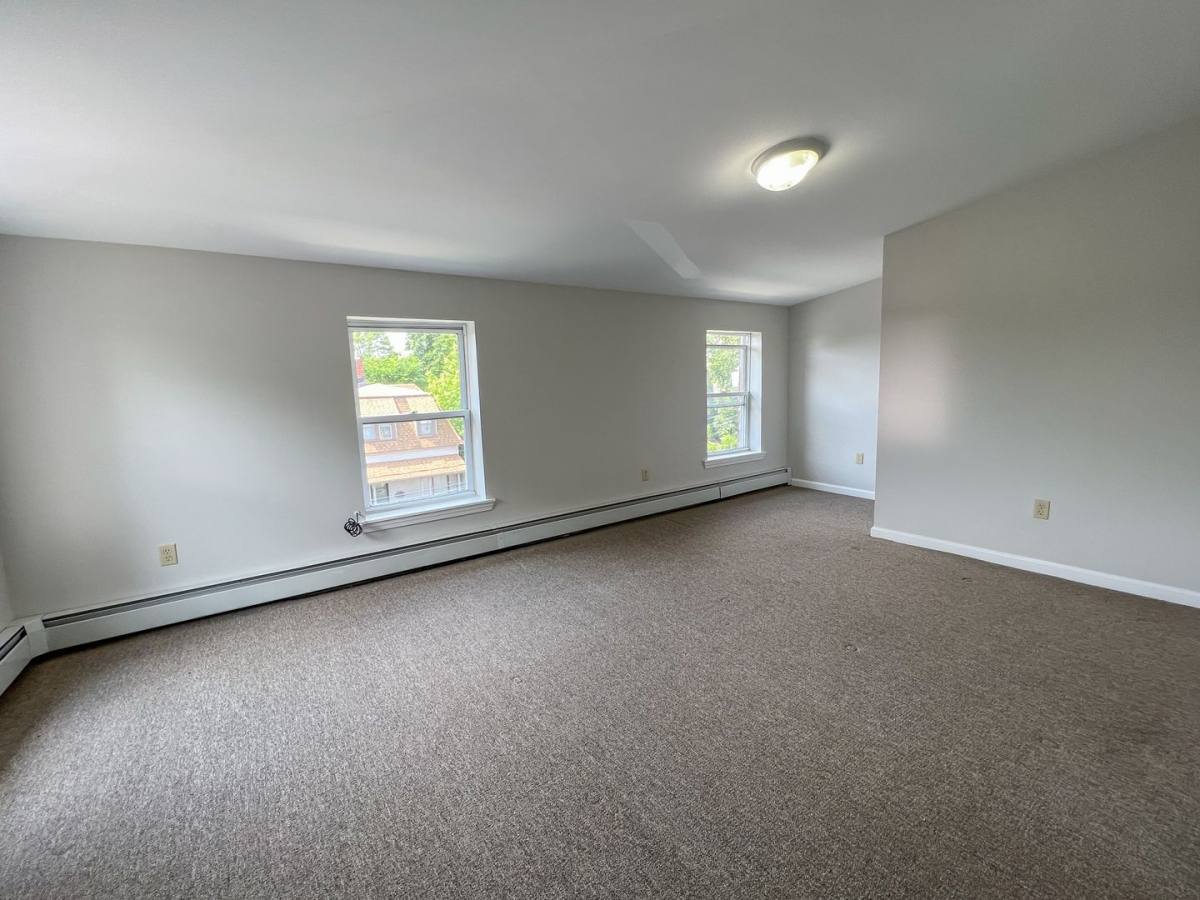 Apartment for rent at 16-18 Elmer St, Hartford, CT 06120