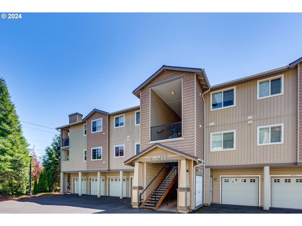 Condo for rent at 10834 NE Holly St #202, Beaverton, OR 97006