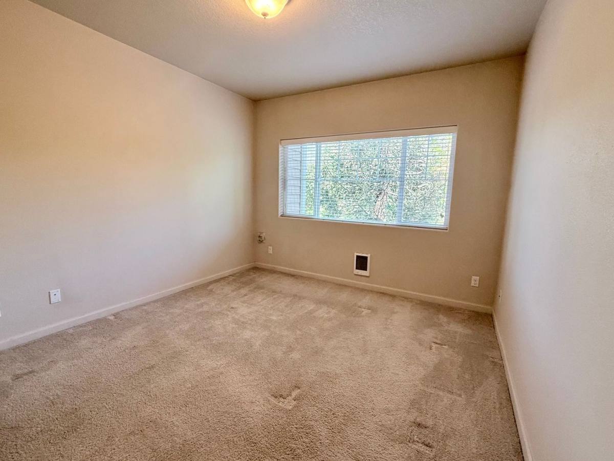 Condo for rent at 10834 NE Holly St #202, Beaverton, OR 97006