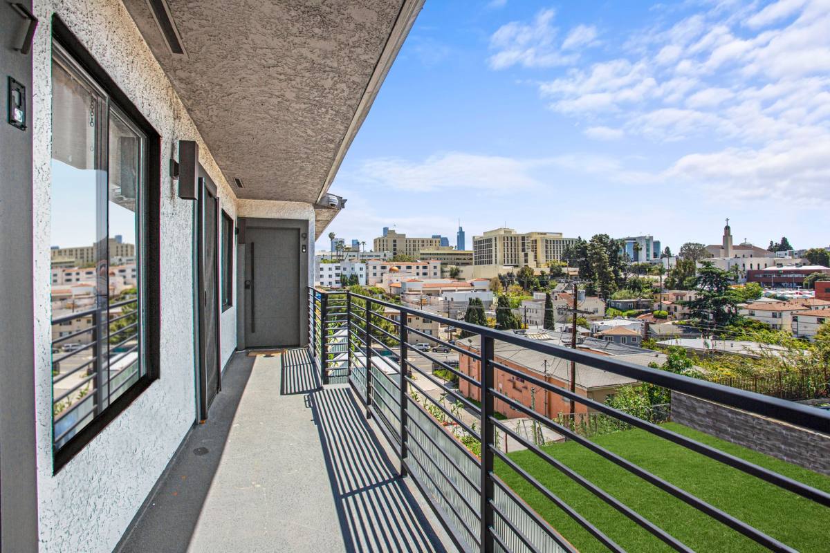 Apartment for rent at 230 S Carondelet St, Los Angeles, CA 90057