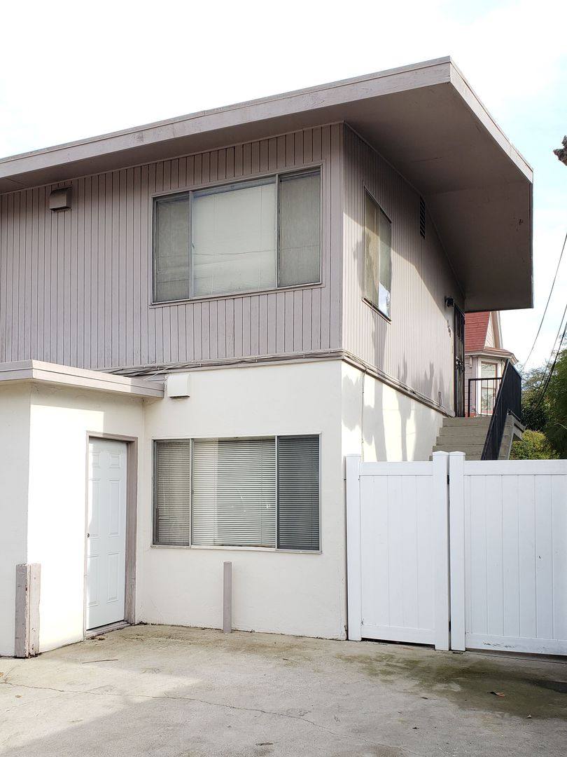 Apartment for rent at 164-70 D Ave, Coronado, CA 92118