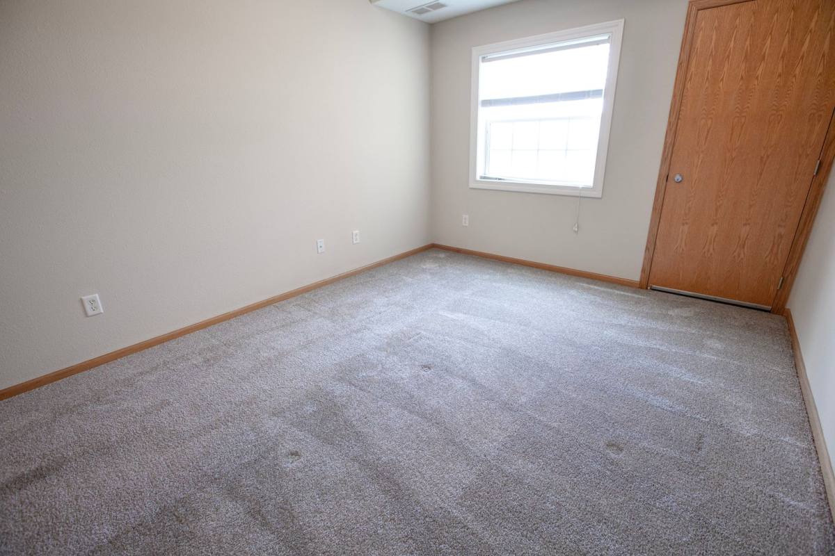 Apartment for rent at 633 Main St NW, Elk River, MN 55330