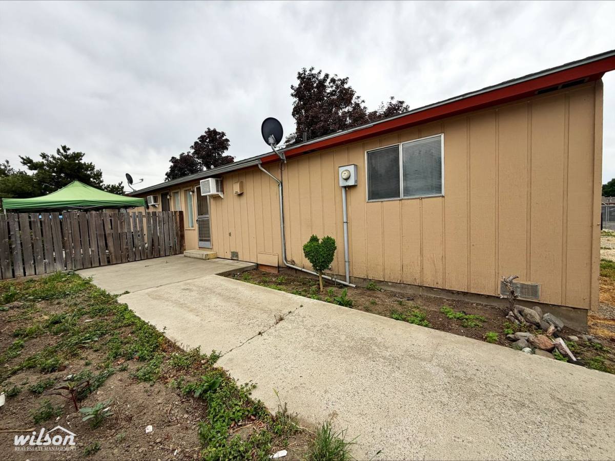 Apartment for rent at 603 607 Cemetery Rd, Sunnyside, WA 98944