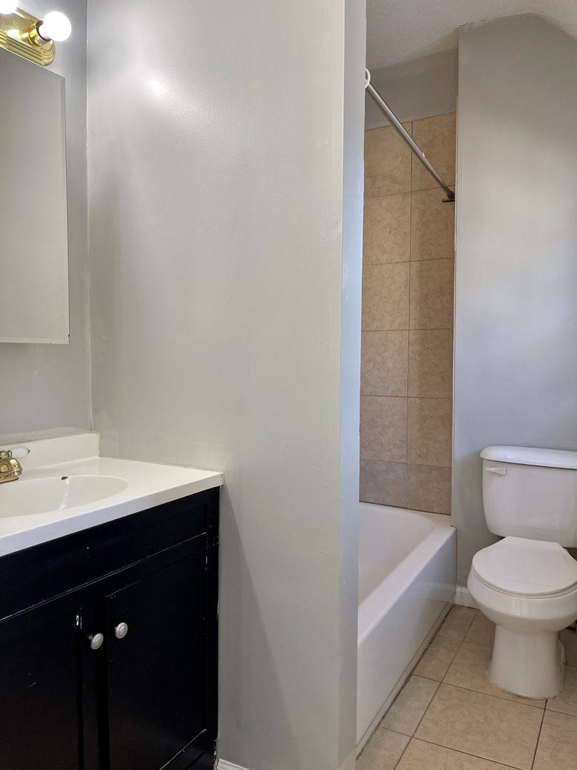 Apartment for rent at 973 Geranium Ave E, Saint Paul, MN 55106