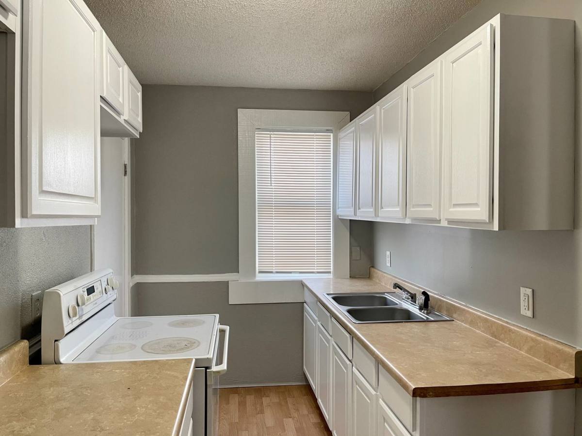 Apartment for rent at 973 Geranium Ave E, Saint Paul, MN 55106